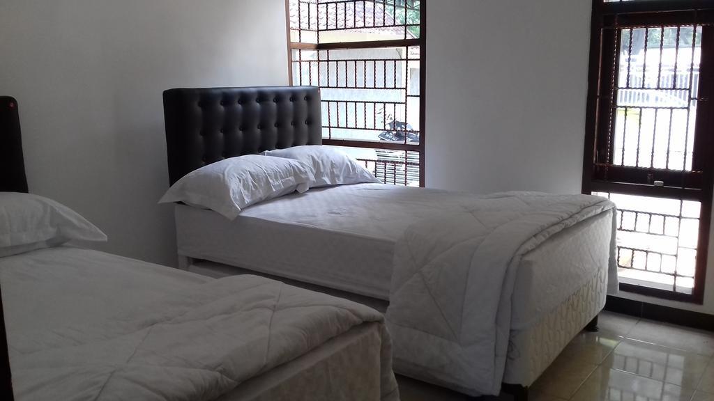 בניוואנגי Dannu'S Homestay & Ijen, Bromo, Meru Betiri Sukomade Tours מראה חיצוני תמונה